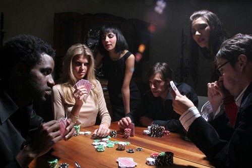 Thứ 6 vui nhộn: làm sao để chơi strip poker