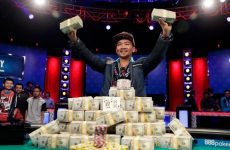 Một người chơi Poker chuyên nghiệp kiếm được bao nhiêu tiền